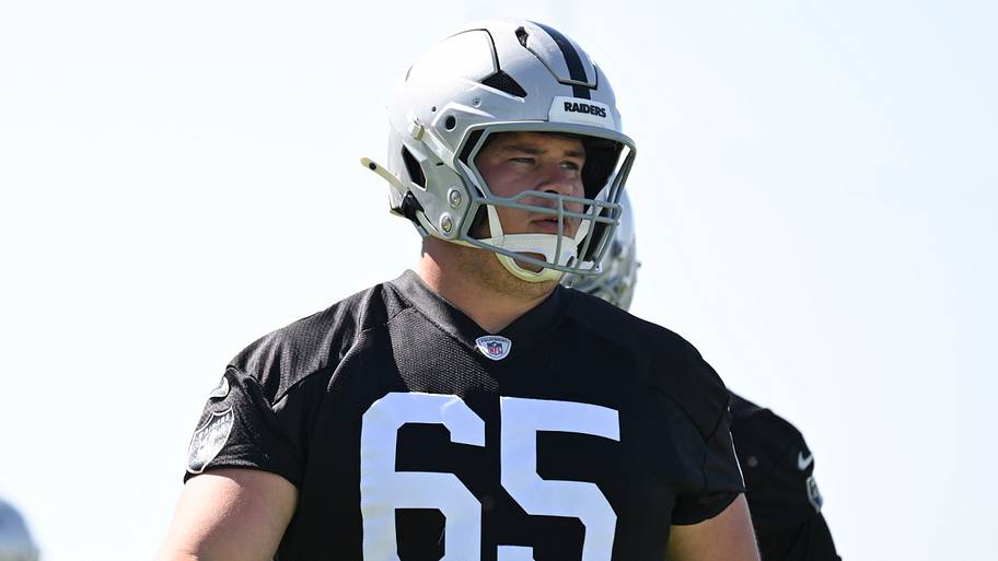Las Vegas Raiders center Tyler Linderbaum