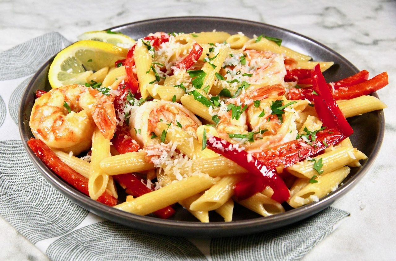 penne pasta with shrimp and peppers