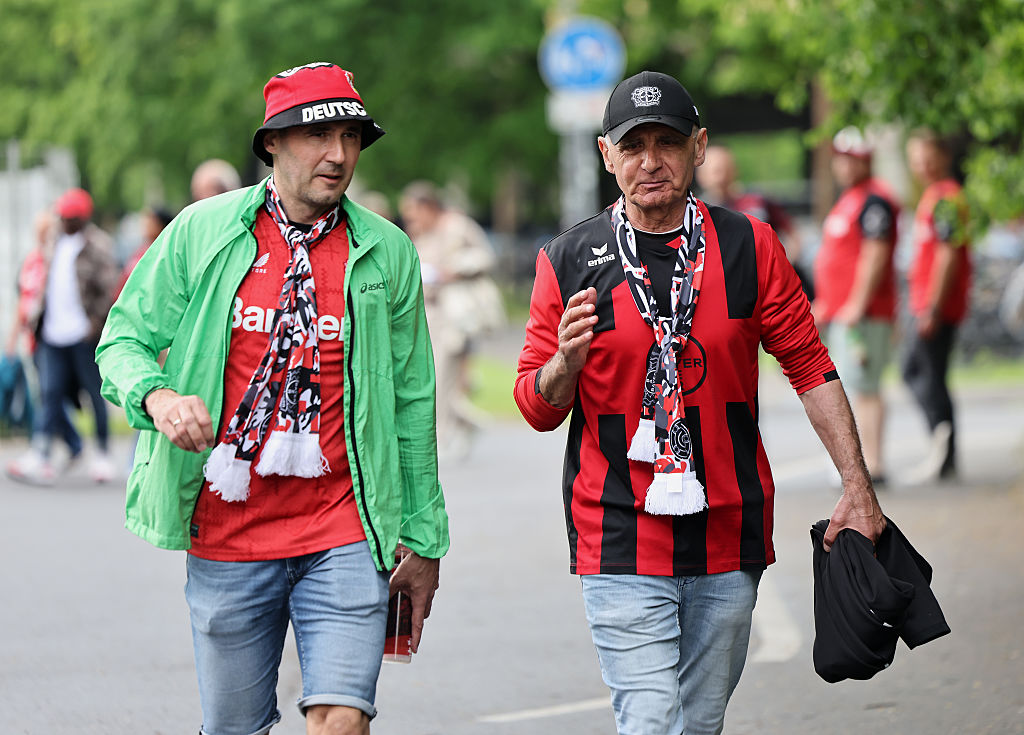📸 Back to the stripes! Leverkusen unveil the new home shirt | Image credits : Getty