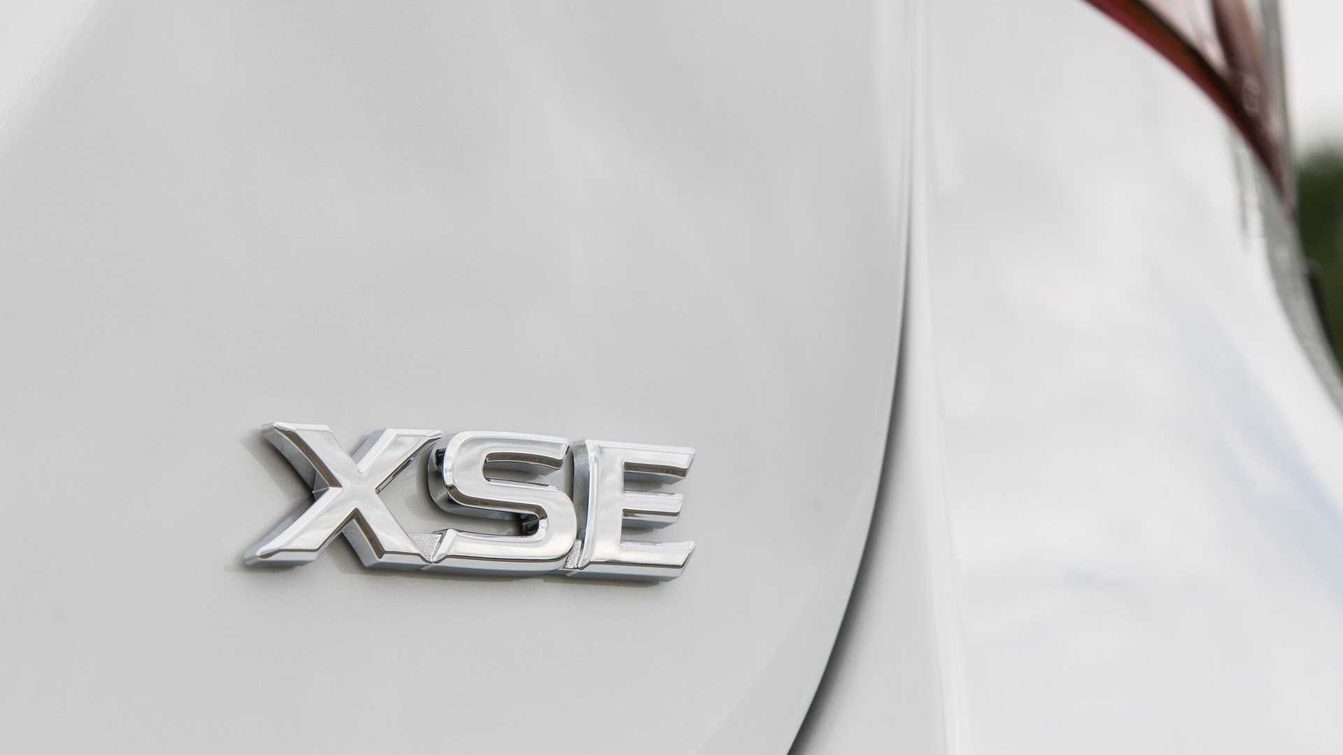 2018_toyota_camry_badge