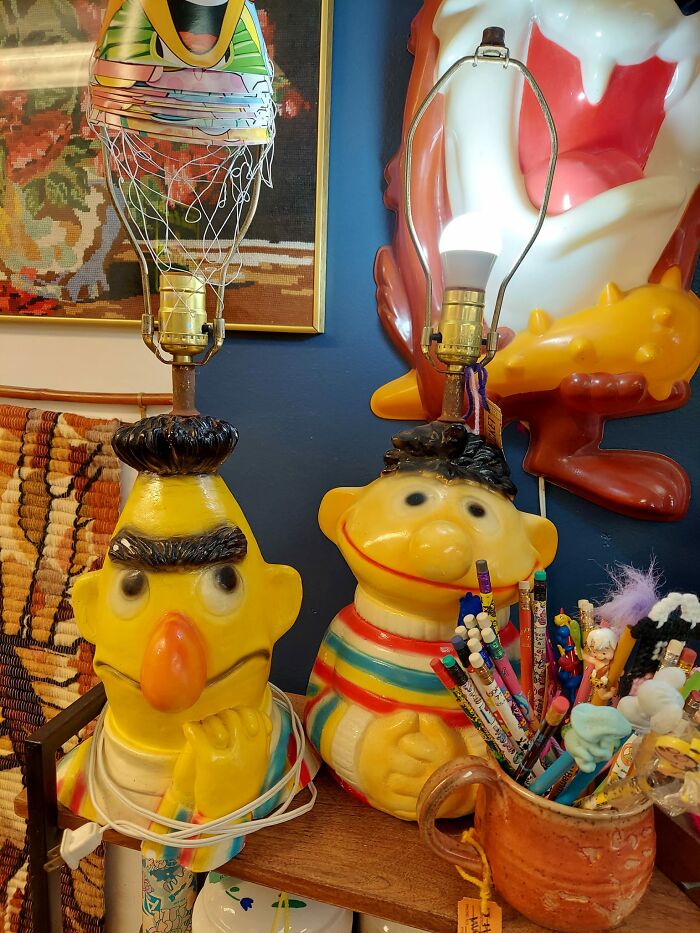 28 Thrifted Finds That Belong In A Museum For Being This Iconic