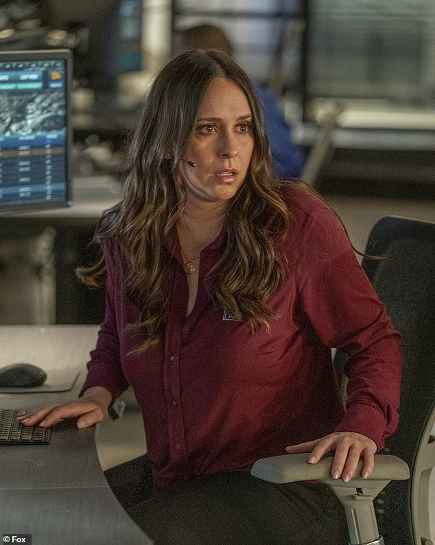 Jennifer Love Hewitt unveils new transformation