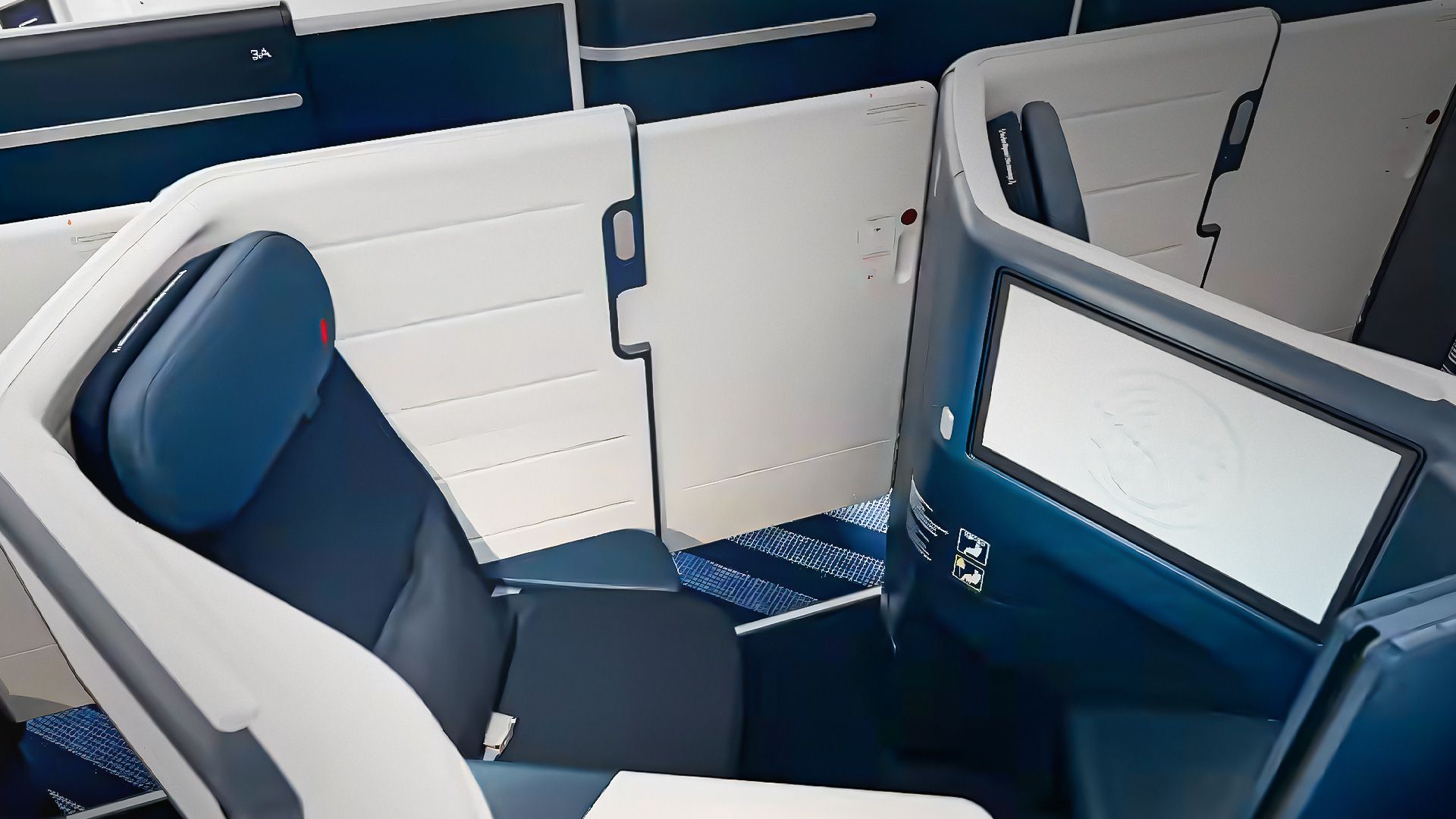 5 business class seats so private that passengers forget they are on a plane
