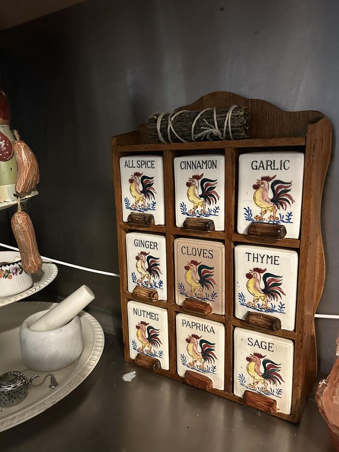 28 Thrifted Finds That Belong In A Museum For Being This Iconic