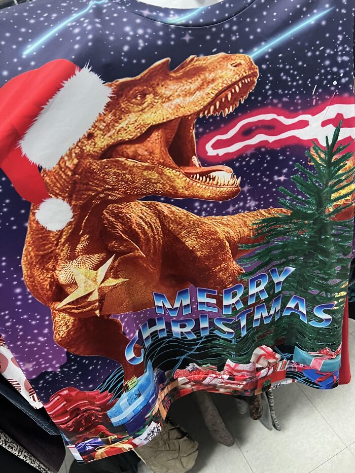 28 Thrifted Finds That Belong In A Museum For Being This Iconic