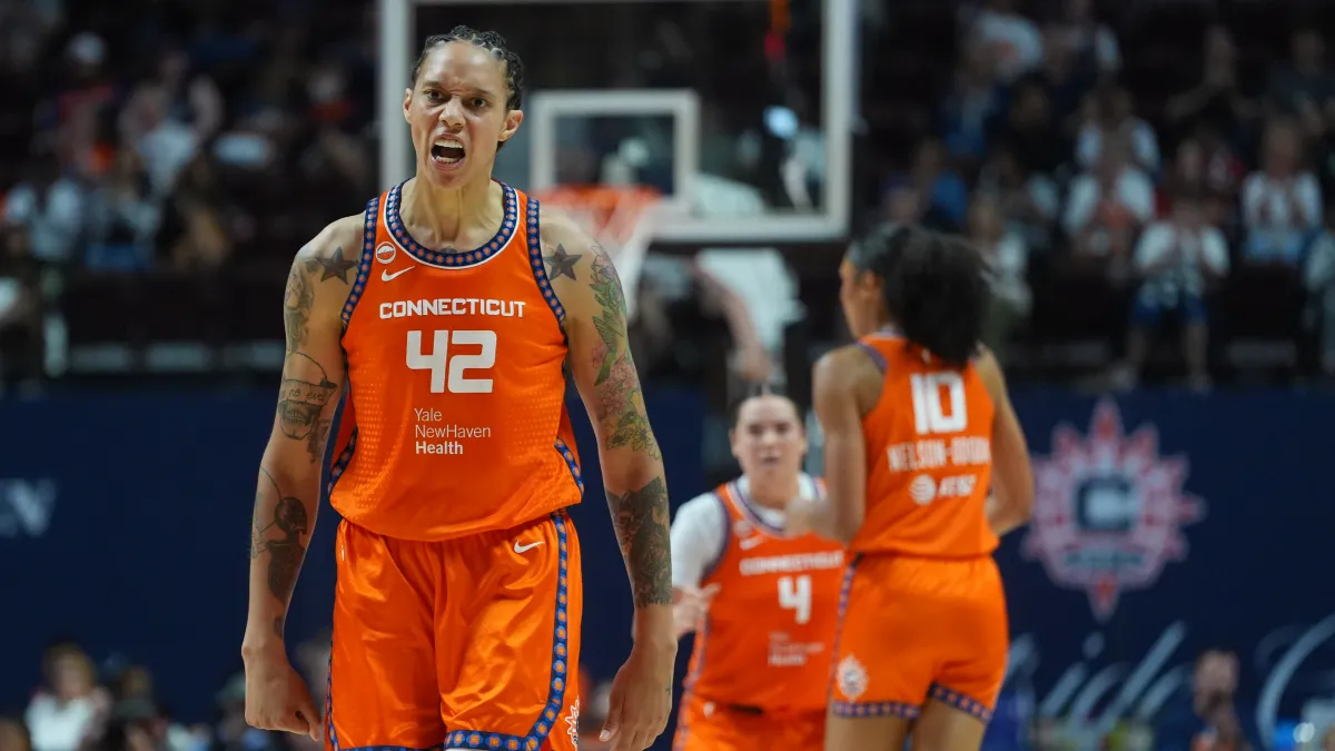 Brittney Griner's reaction to DeWanna Bonner breaking Mercury record says it all