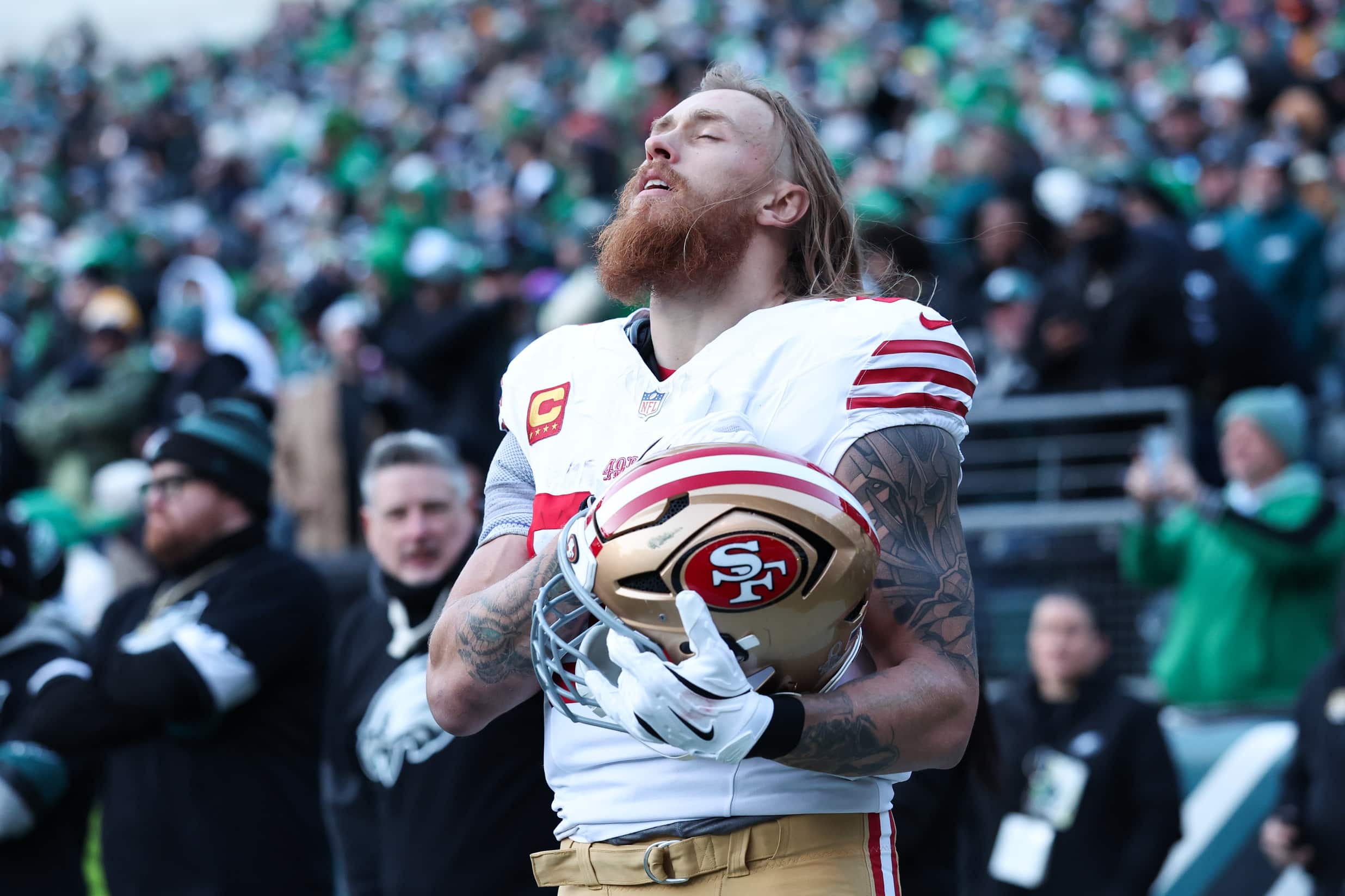 Jets RB Has One-Word Reaction to George Kittle’s Plea Against Artifical Turf at MetLife Stadium After World Cup Final