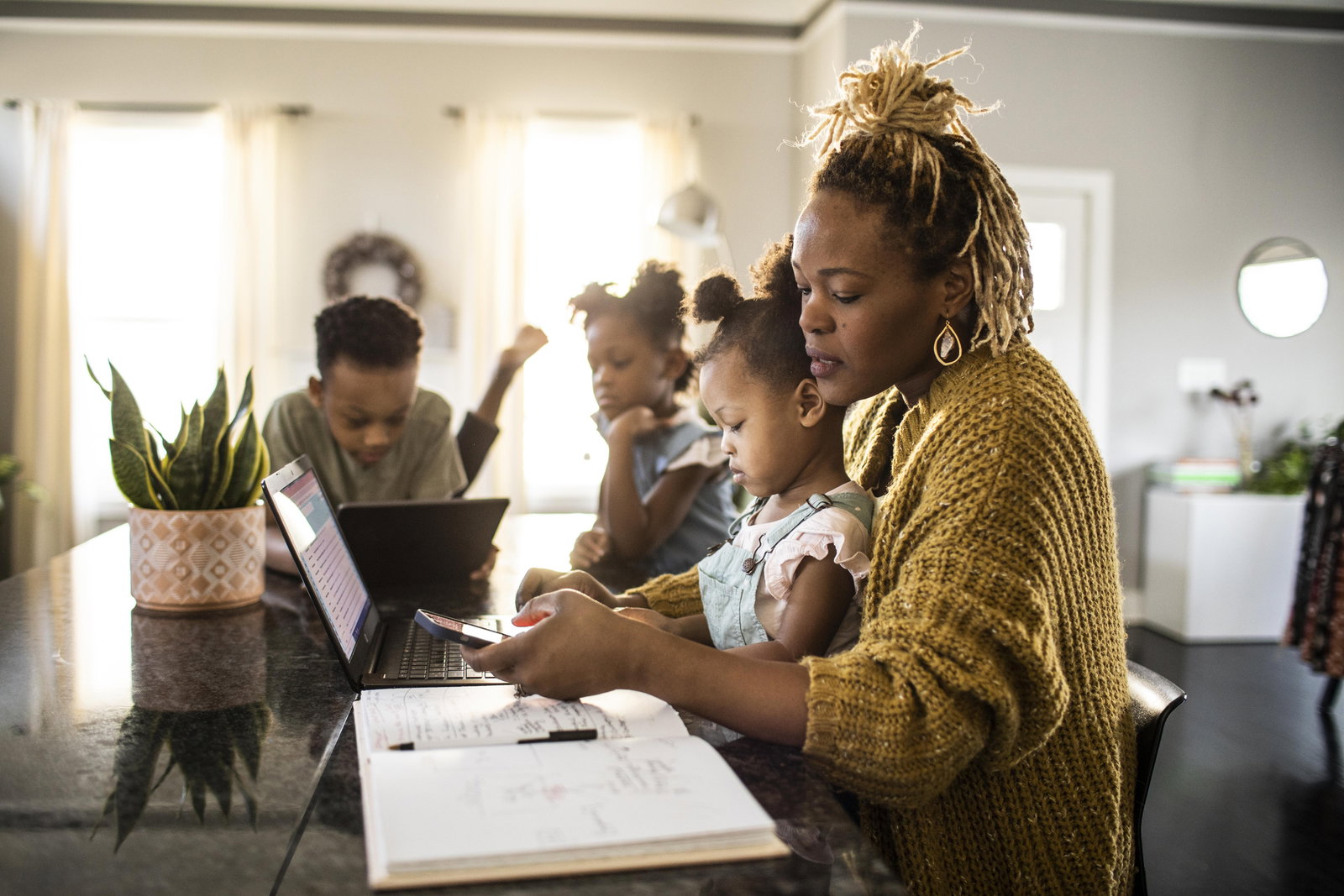 Single mothers need work schedules they can count on