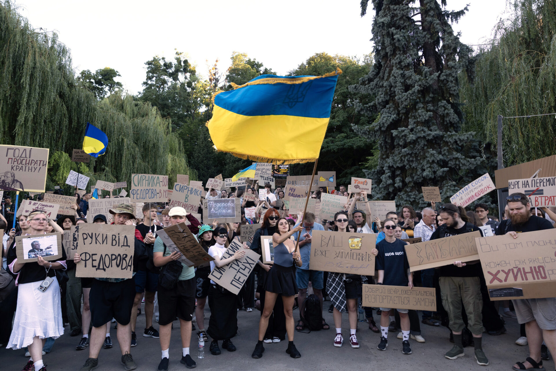 Ukraine takes to the streets after Zelensky's controversial decision