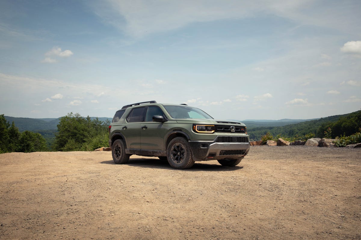 2026 Honda Passport TrailSport Elite, 2026 Hyundai Santa Fe XRT, 2026 Subaru Outback Wilderness: Pics