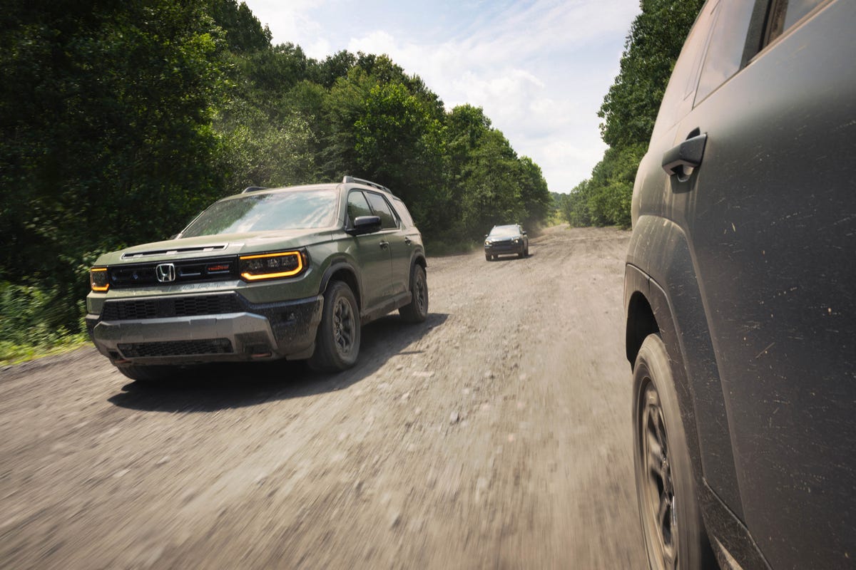 2026 Honda Passport TrailSport Elite, 2026 Hyundai Santa Fe XRT, 2026 Subaru Outback Wilderness: Pics
