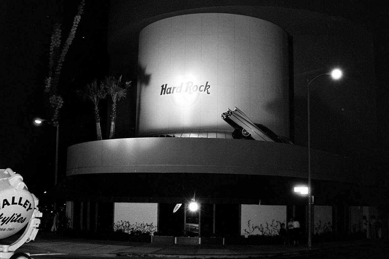 A grim night at LA's last Hard Rock Cafe, where music memories go to die