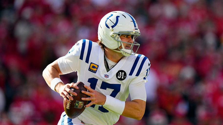 Indianapolis Colts quarterback Daniel Jones (17) looks to pass against the Kansas City Chiefs.