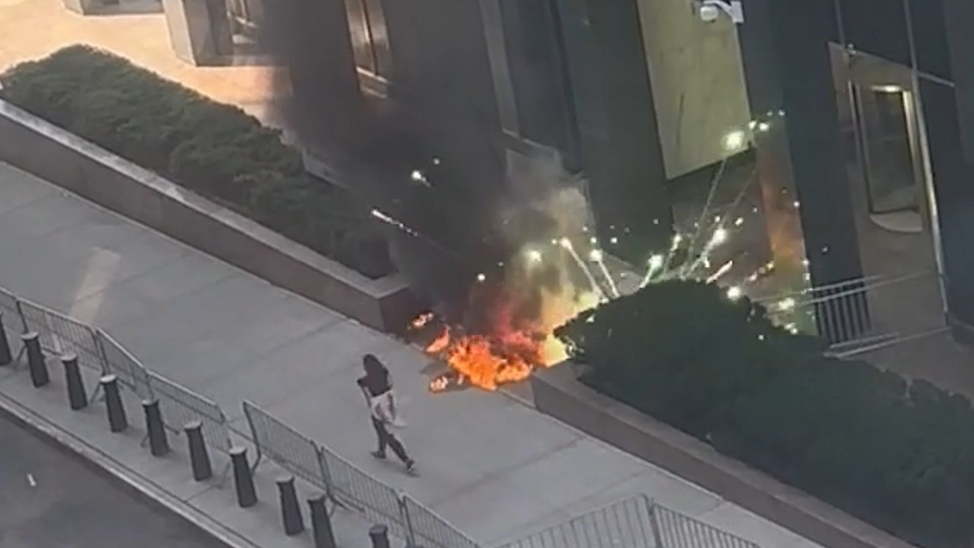 'Anti-government extremist' set fire outside NYC federal building: FBI