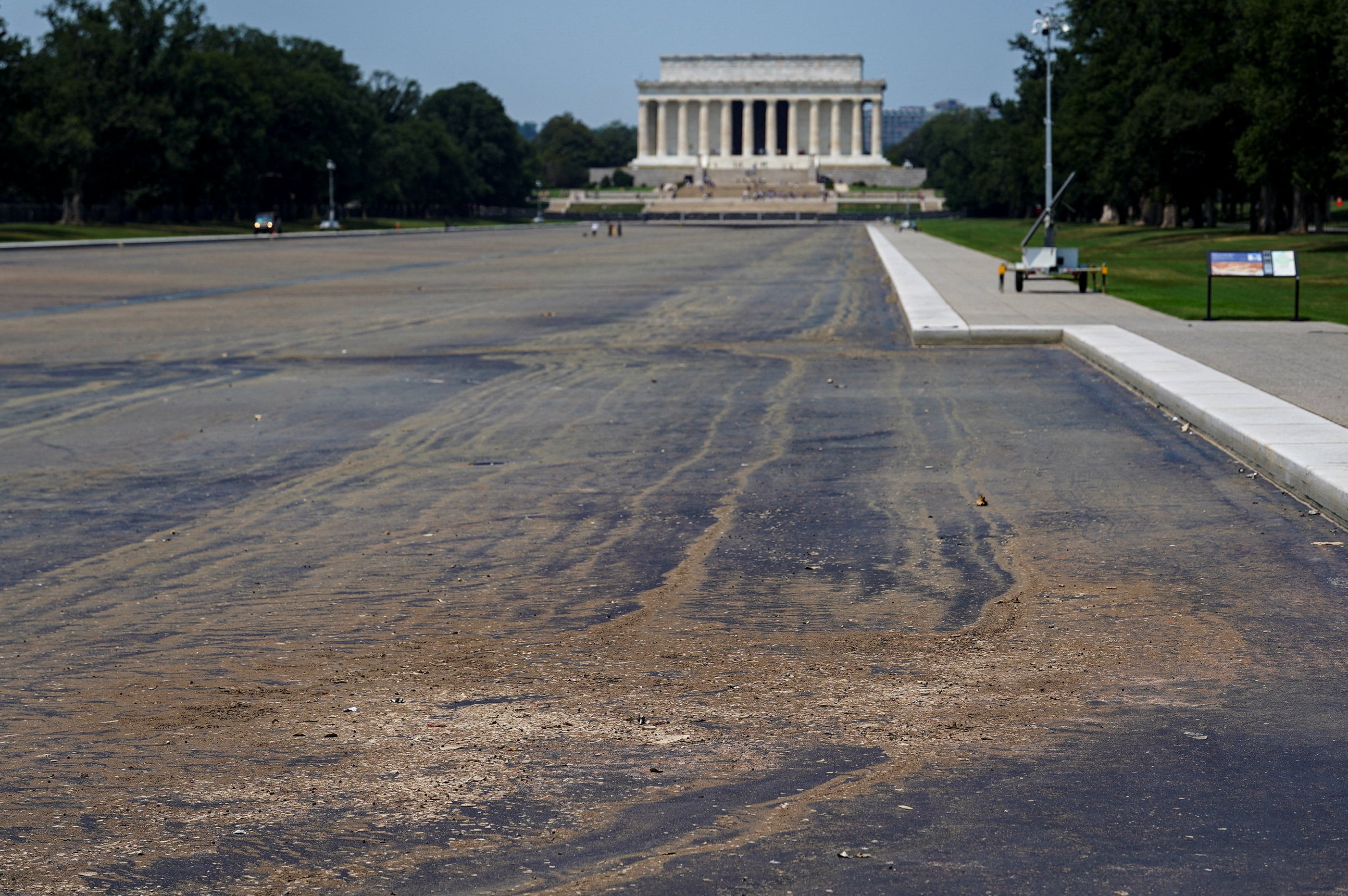Renovations at the Reflecting Pool have not gone swimmingly. / Al Drago/Reuters