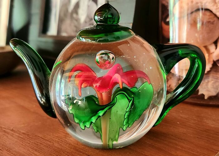 28 Thrifted Finds That Belong In A Museum For Being This Iconic