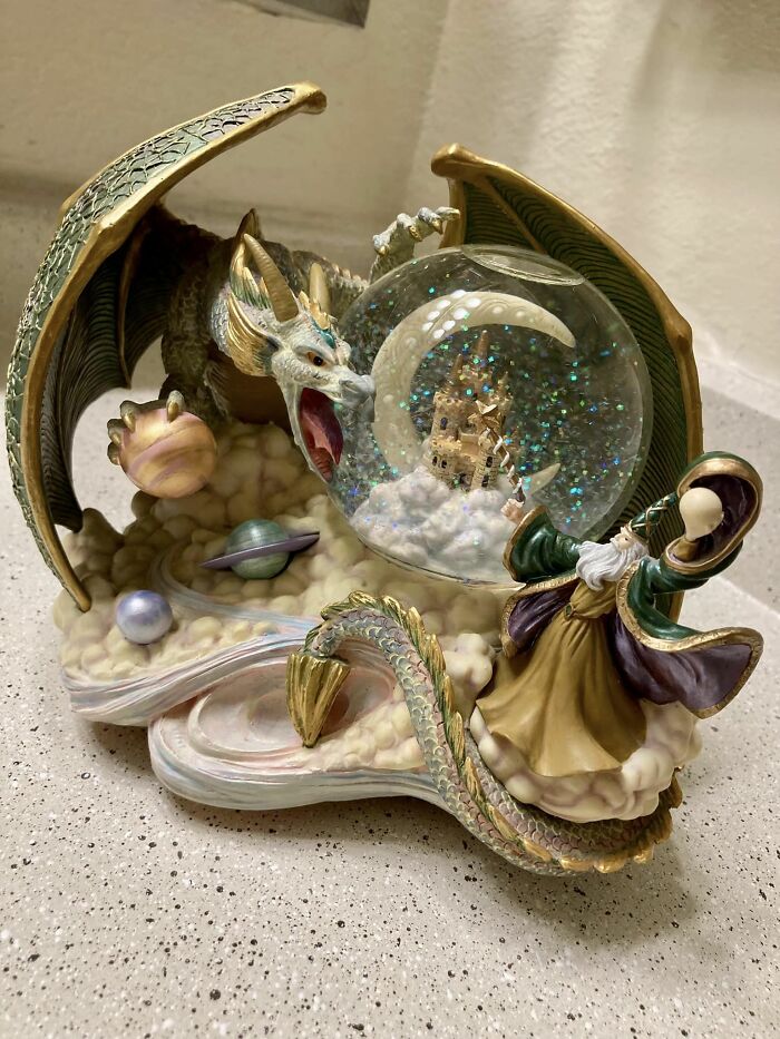 28 Thrifted Finds That Belong In A Museum For Being This Iconic