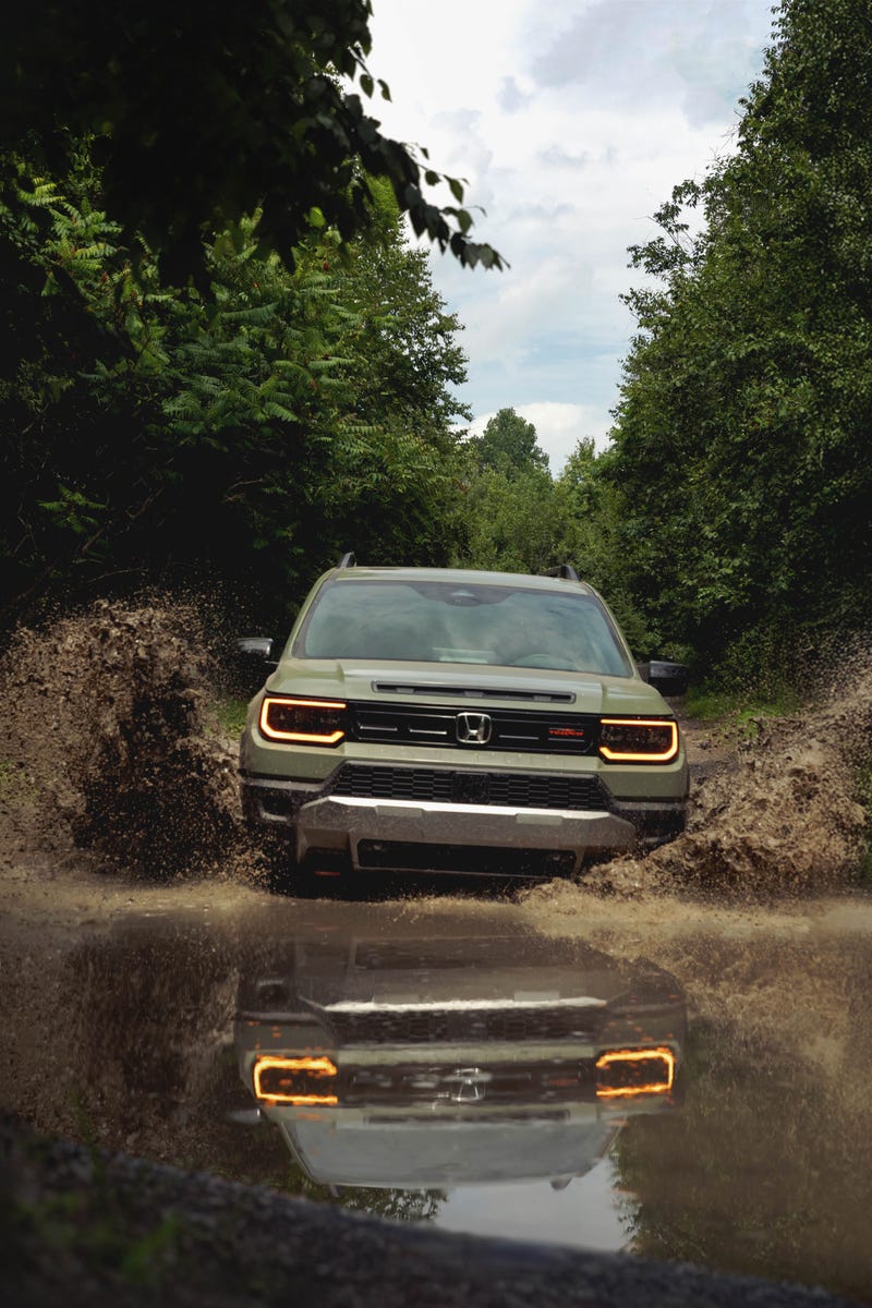 2026 Honda Passport TrailSport Elite, 2026 Hyundai Santa Fe XRT, 2026 Subaru Outback Wilderness: Pics