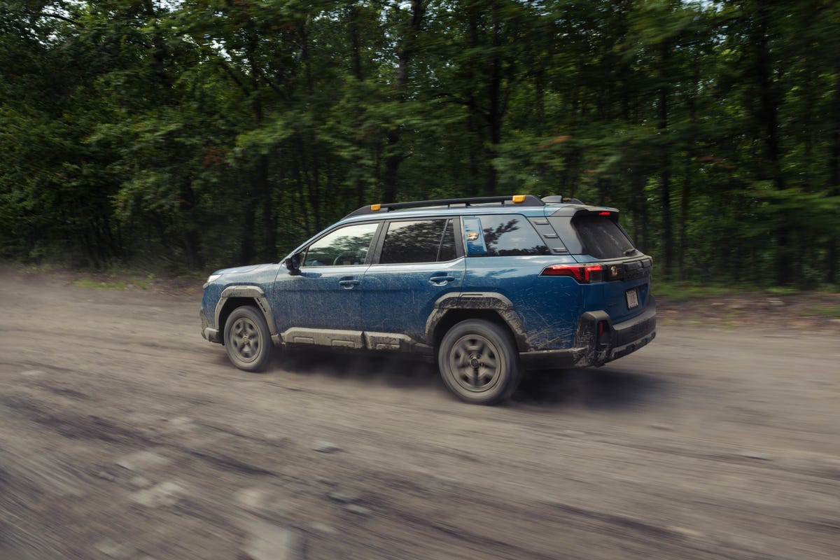 2026 Honda Passport TrailSport Elite, 2026 Hyundai Santa Fe XRT, 2026 Subaru Outback Wilderness: Pics