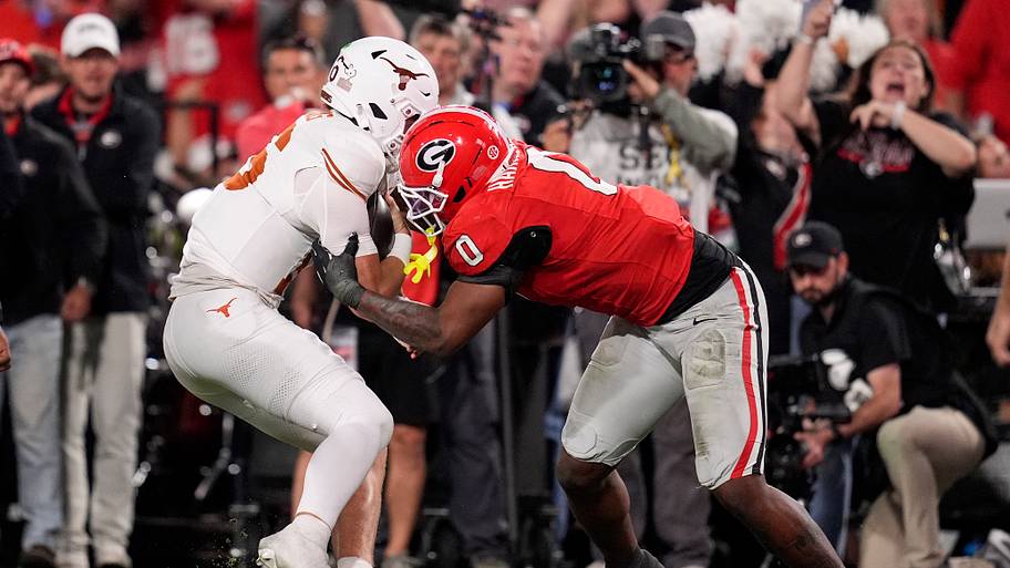 Two college football powerhouses locked in battle for nation's No. 5 RB