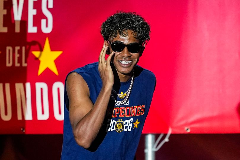 Lamine Yamal poked fun at Leandro Paredes during Spain's World Cup parade