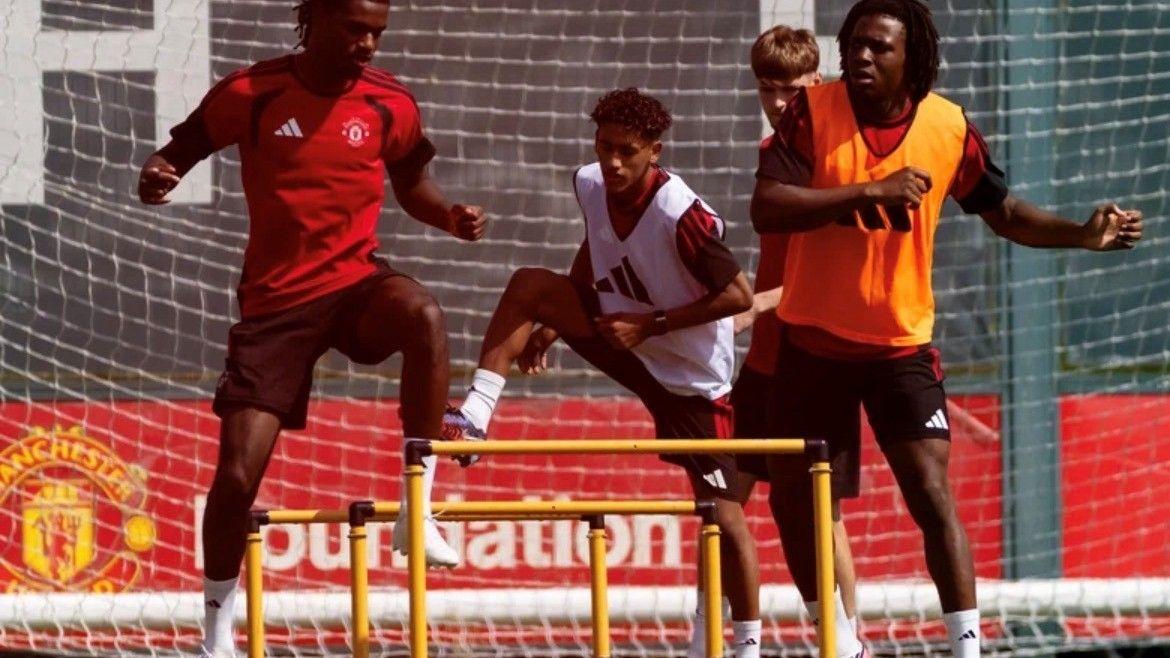 Man Utd publish JJ Gabriel training pic before Norway trip
