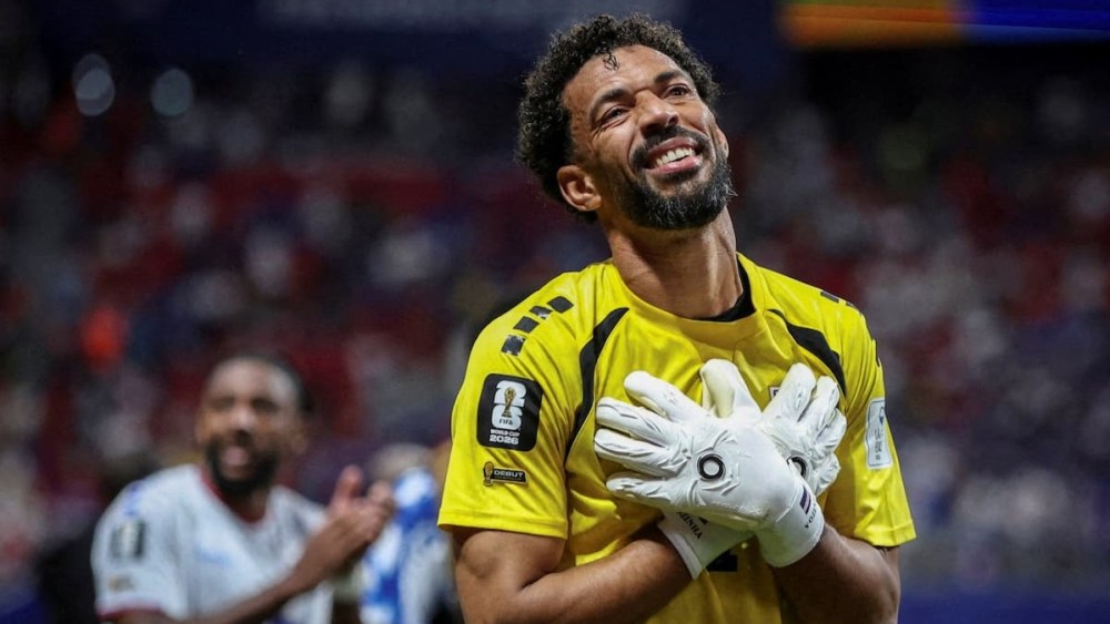 Cape Verde goalkeeper Vozinha with his hands on his chest