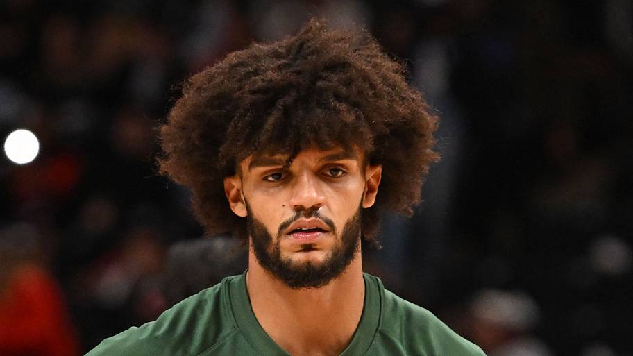 Former Bucks defensive ace is surprisingly still treading free agency waters