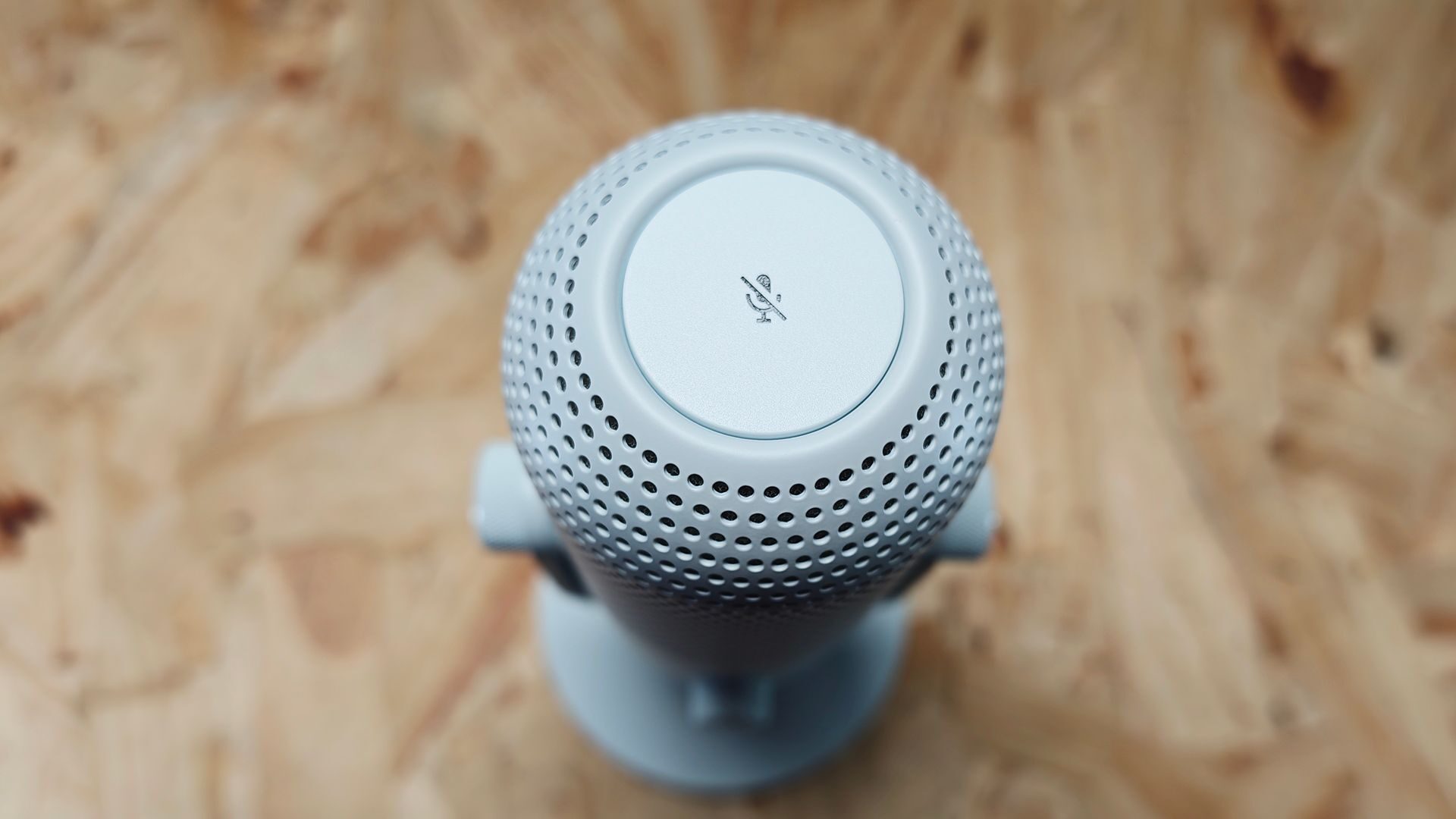 Razer Seiren V3 Chroma 32-Bit DSP Microphone Review