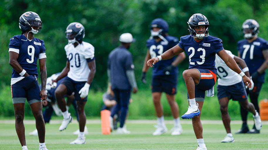 Roschon Johnson practicing at minicamp