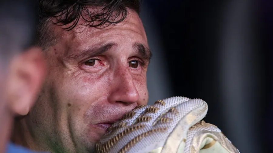 Argentina star Emi Martinez warned teammates about ‘cowardly’ World Cup tactics