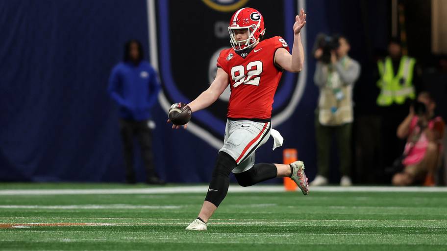 Brett Thorson punts.
