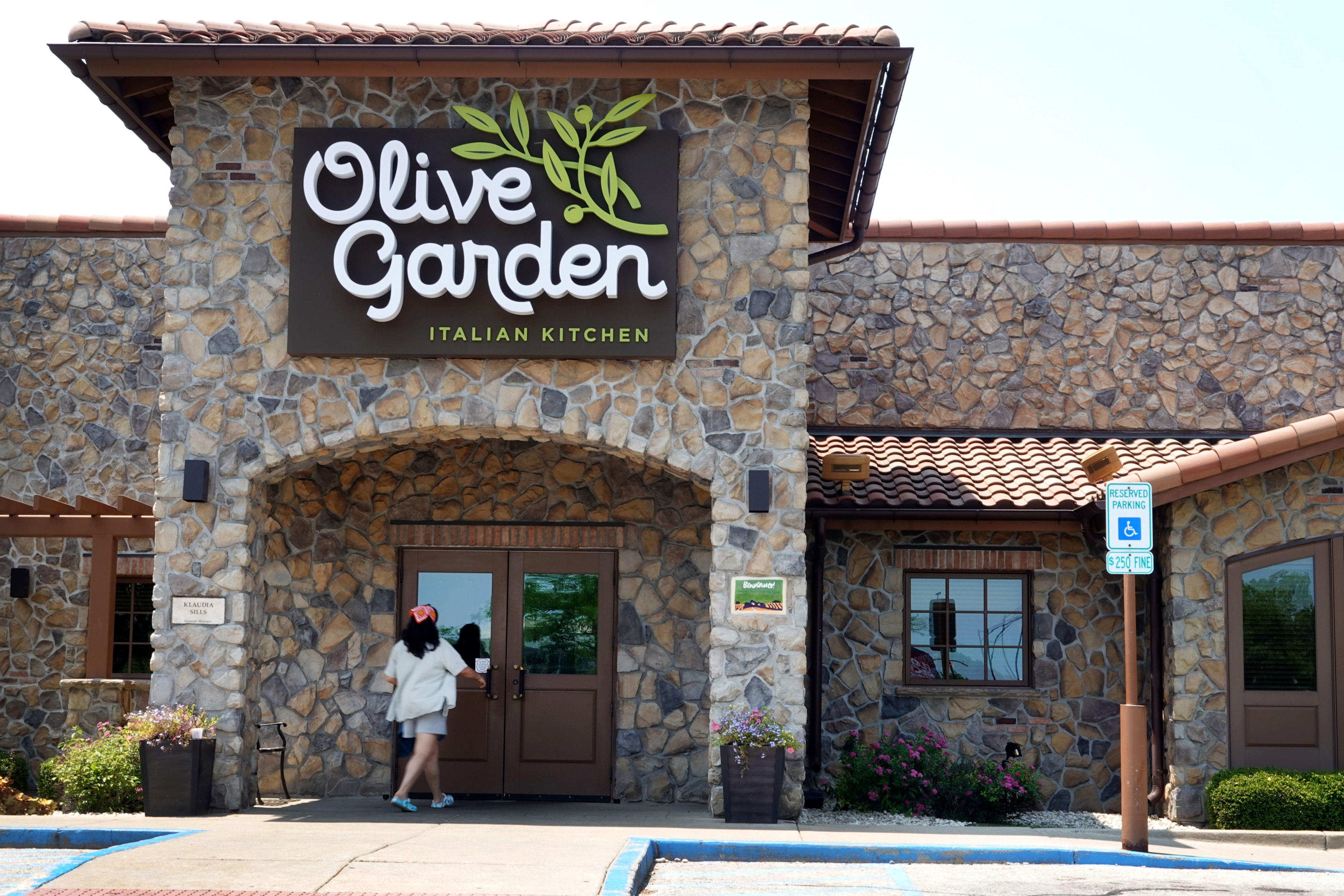 Olive Garden revived the promotion last week after a 6-year hiatus, offering the pass to 10,000 customers (Getty)