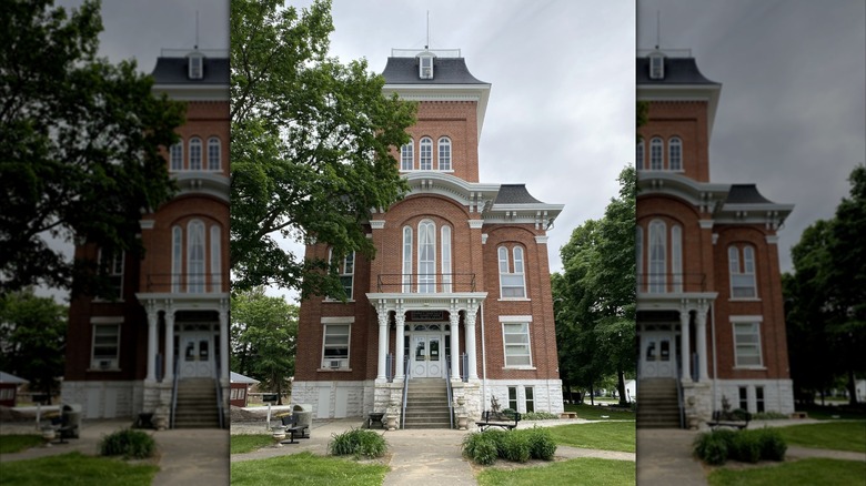 Watseka's Old Courthouse Museum, a brick building with a white-columned front porch.