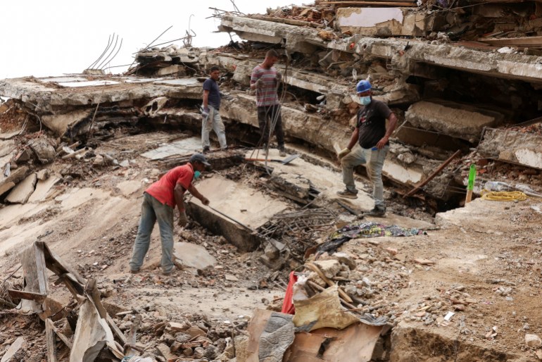 People work together as they search for their loved ones amid debris, in the aftermath of the June 24 earthquakes, at Caraballeda, in La Guaira, Venezuela, July 19, 2026. REUTERS/Gaby Oraa