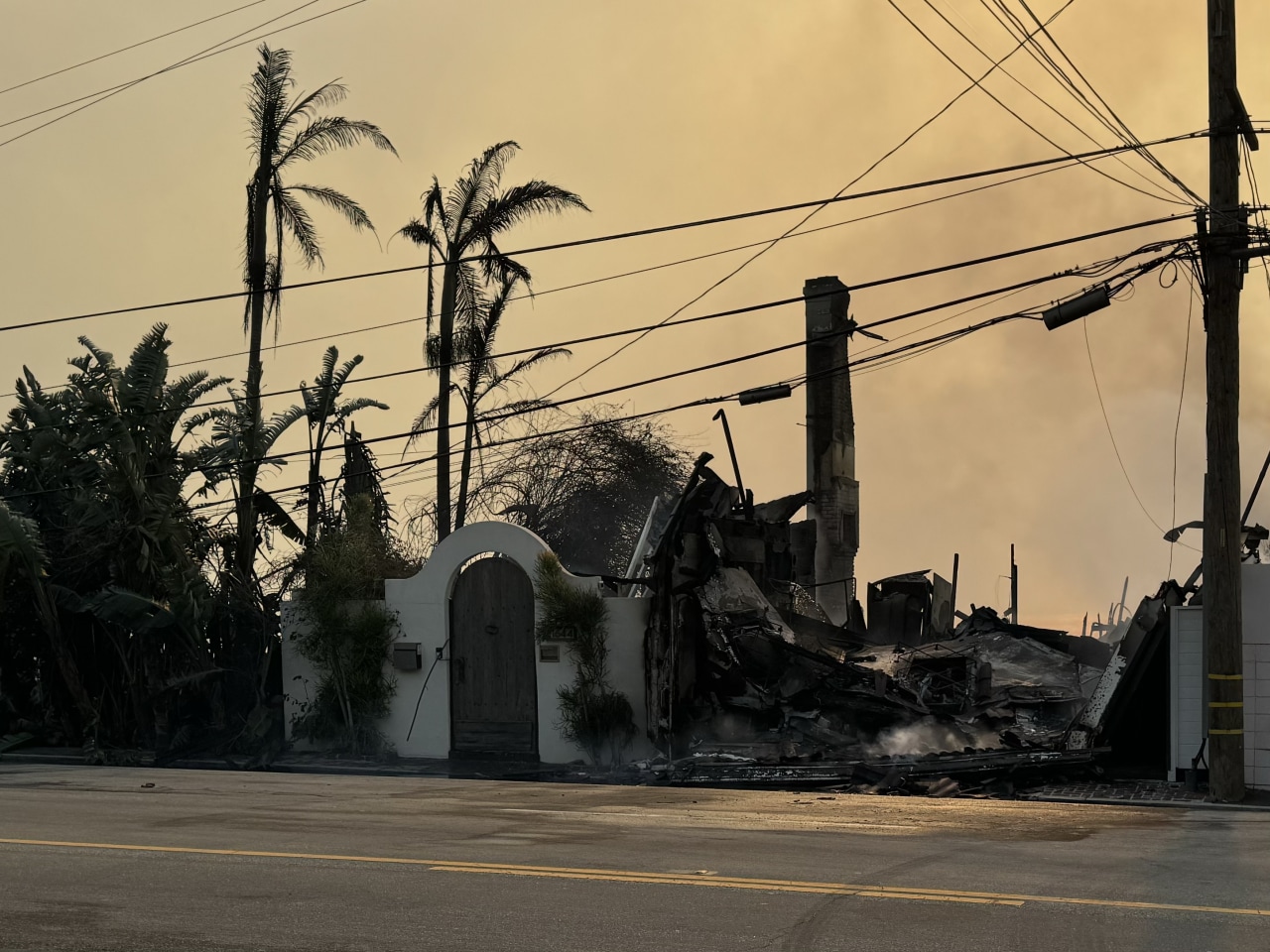 Iconic Beachfront Estates Are on Discount in Malibu’s Sluggish Post-Fire Recovery