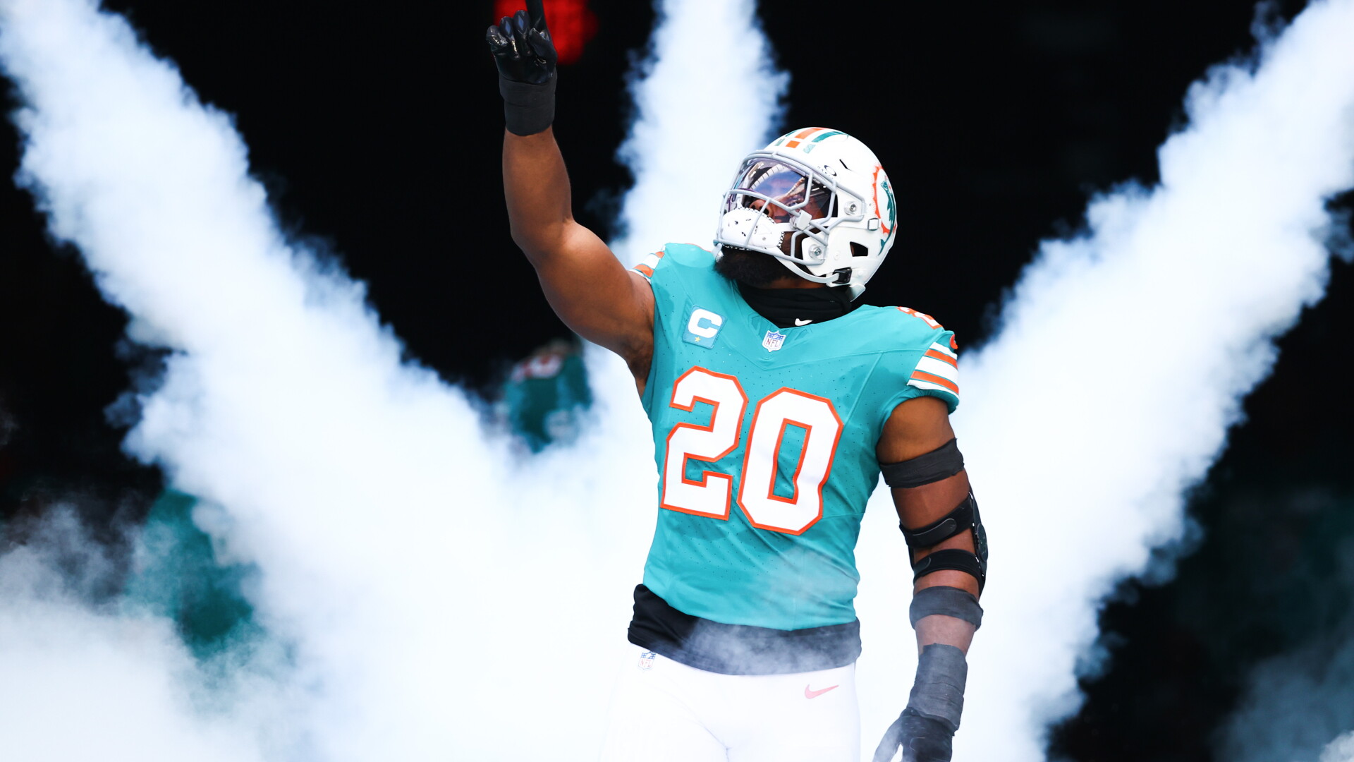 Jordyn Brooks, Dolphins agree to three-year extension