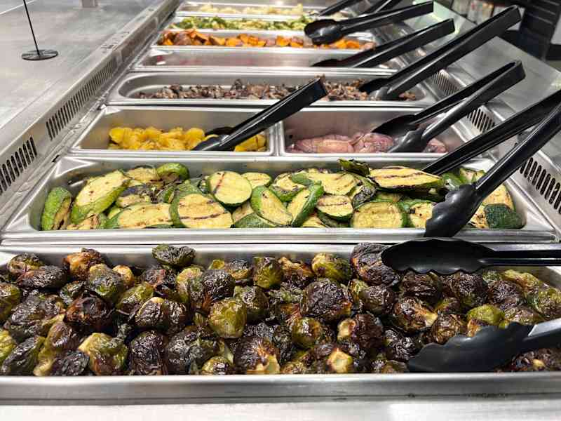 3 grocery store chains with the best hot bars, according to chefs