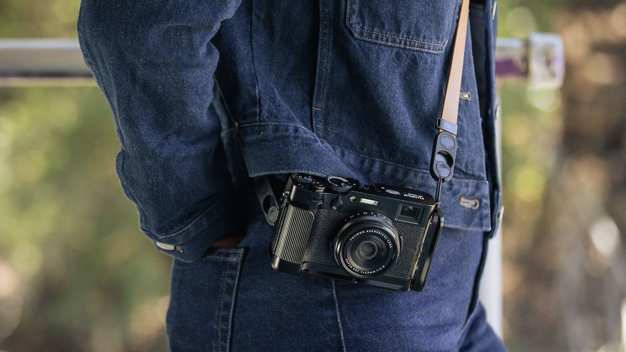 The Peak Design Field Bracket being used by a photographer