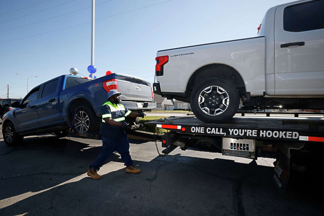 What happens to abandoned cars in North Texas?
