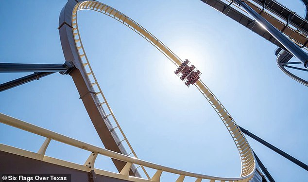 Before it opened the Rampaging Run faced delays, with its opening pushed back almost two weeks during the safety testing and commissioning process
