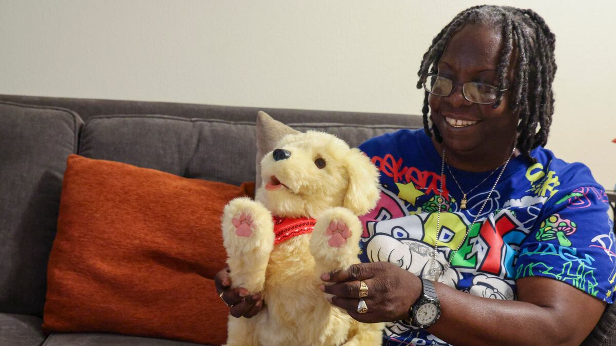 These Tampa Bay seniors’ robotic pets aren’t real. The feelings they inspire are.
