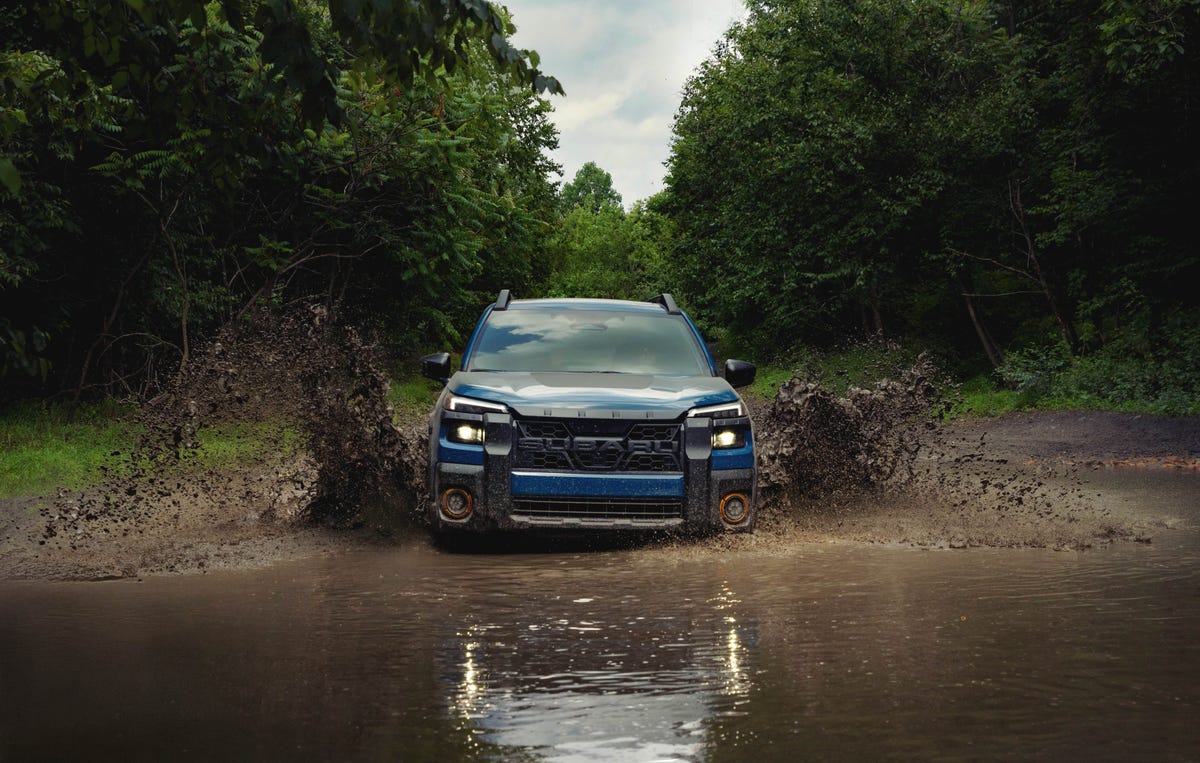 2026 Honda Passport TrailSport Elite, 2026 Hyundai Santa Fe XRT, 2026 Subaru Outback Wilderness: Pics