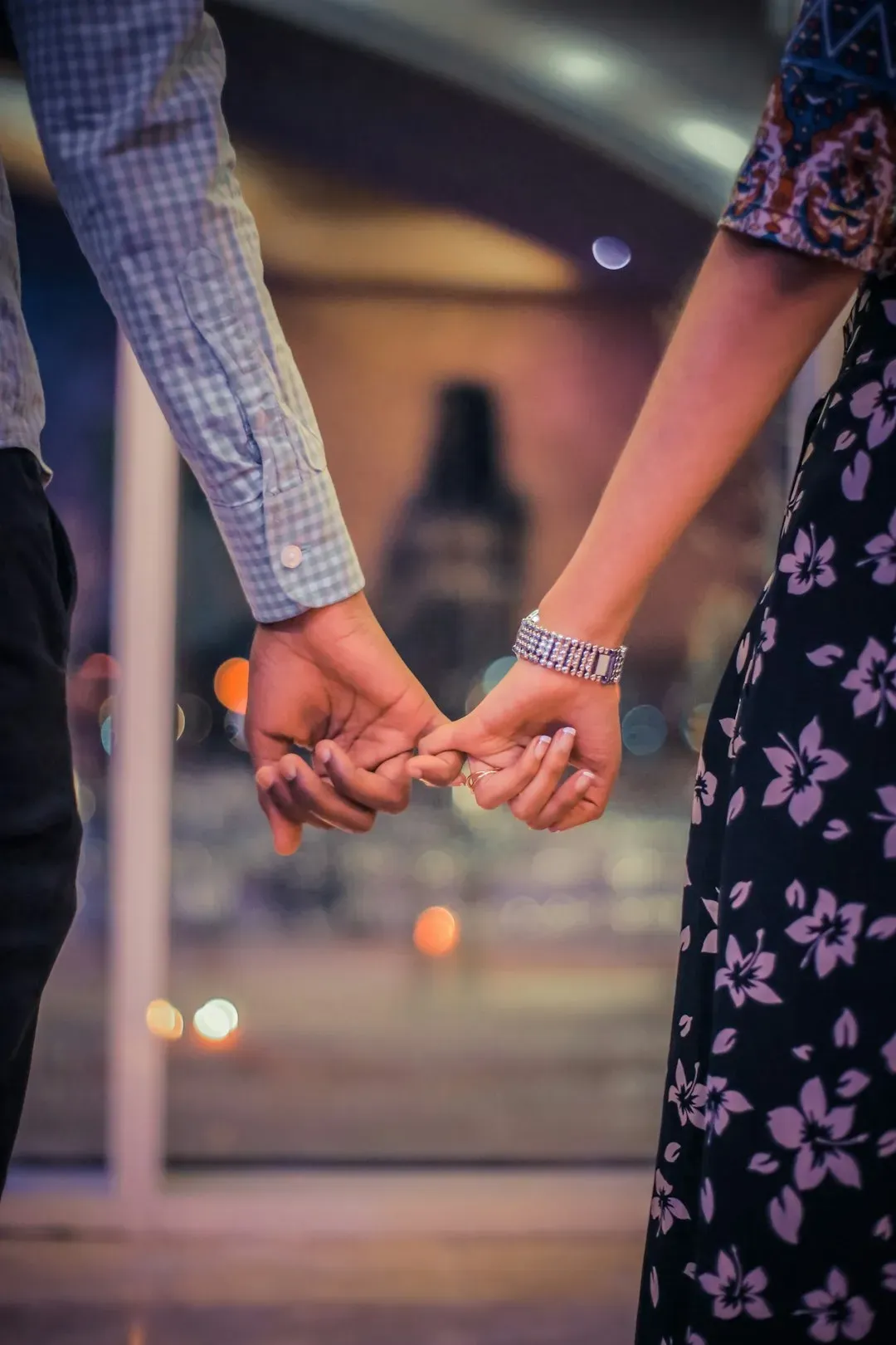 6. Letting physical affection quietly disappear (Image Credits: Unsplash)