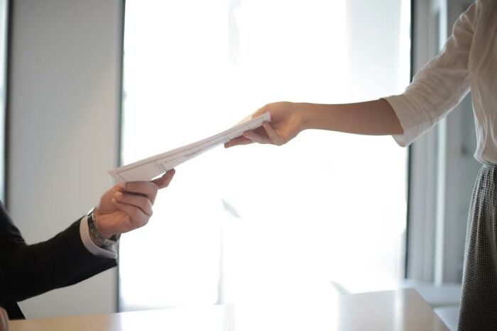 The Final Notice: 35 Absurd Resignation Stories People Remember