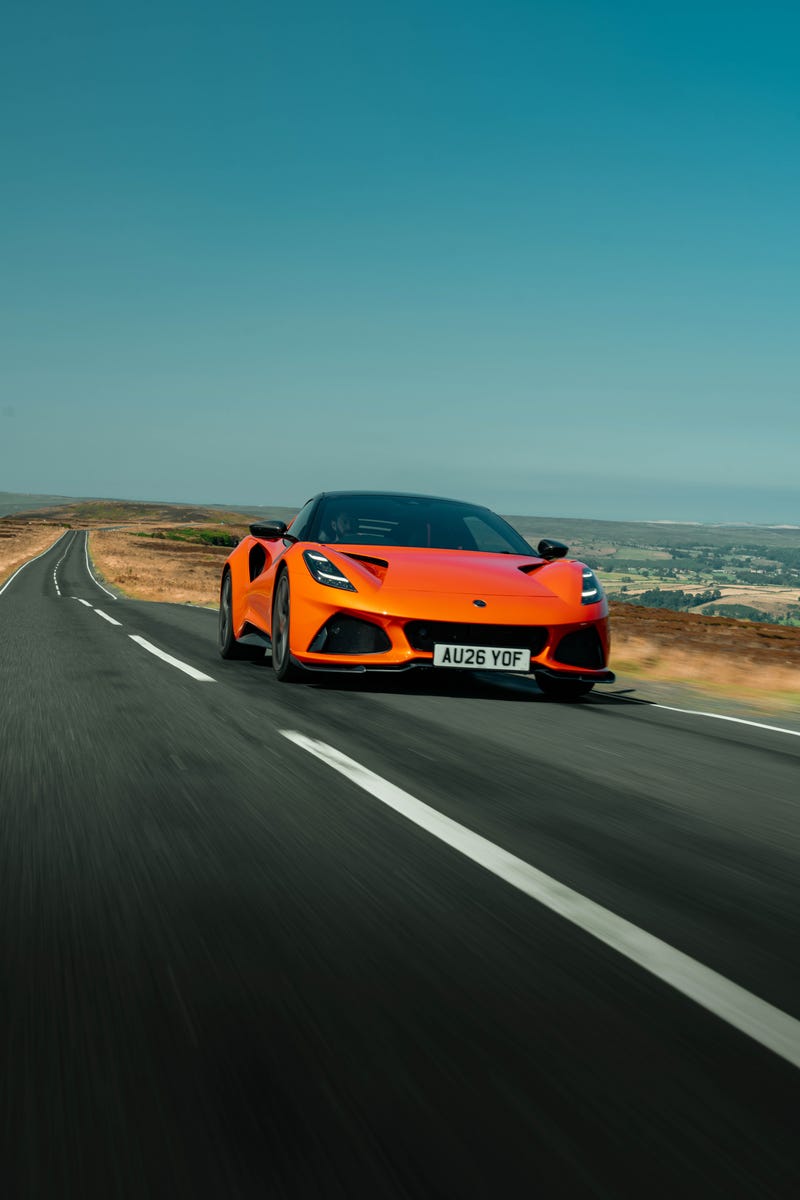 Lotus Emira 420 Sport: Photo Gallery