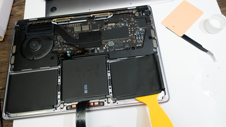Can You Replace Your Laptop Battery At Home? Why It's Not So Easy Anymore