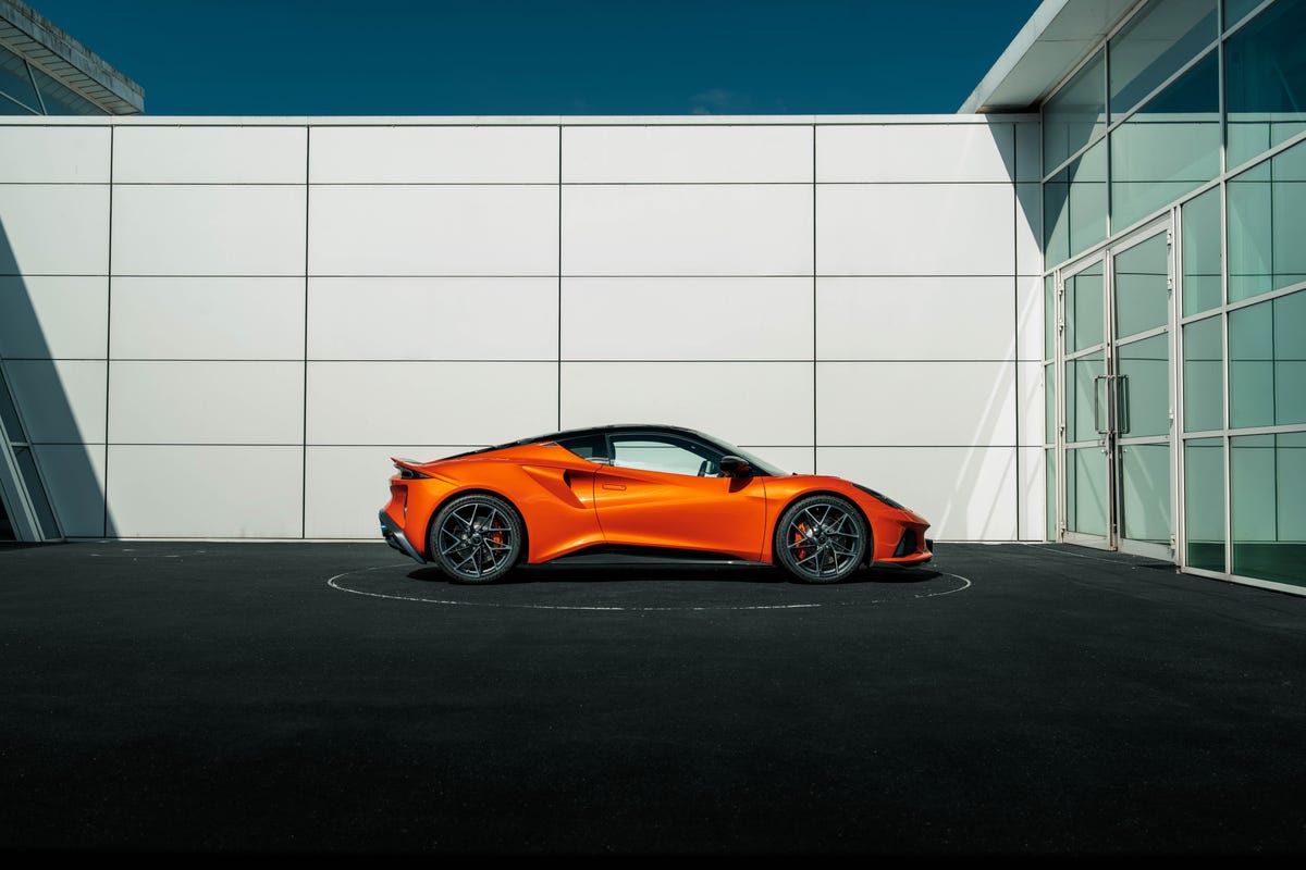 Lotus Emira 420 Sport: Photo Gallery