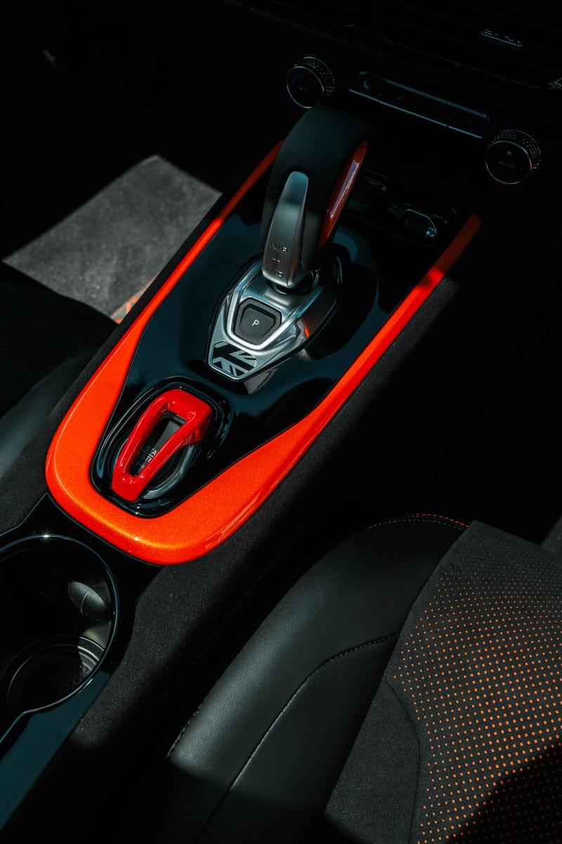 Lotus Emira 420 Sport: Photo Gallery