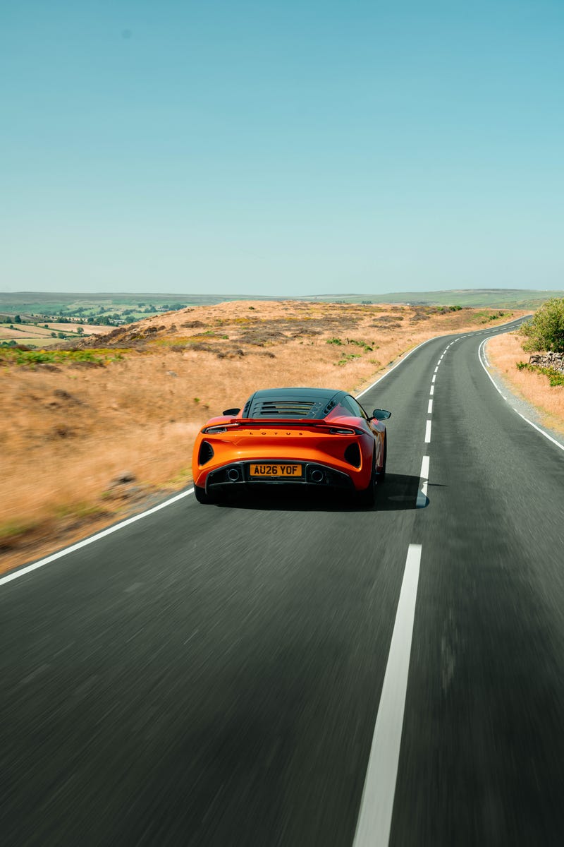 Lotus Emira 420 Sport: Photo Gallery